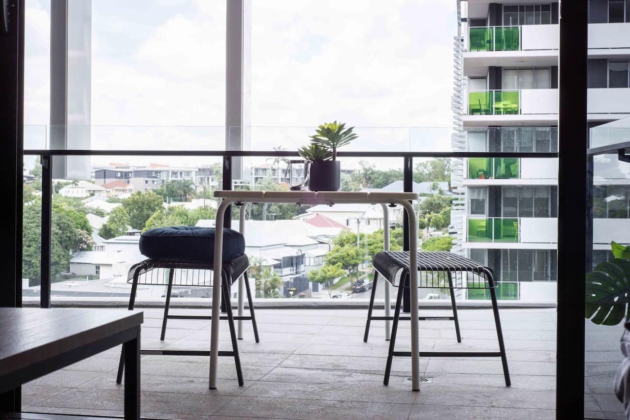 Modern Apartment With Balcony & Parking ブリスベン エクステリア 写真